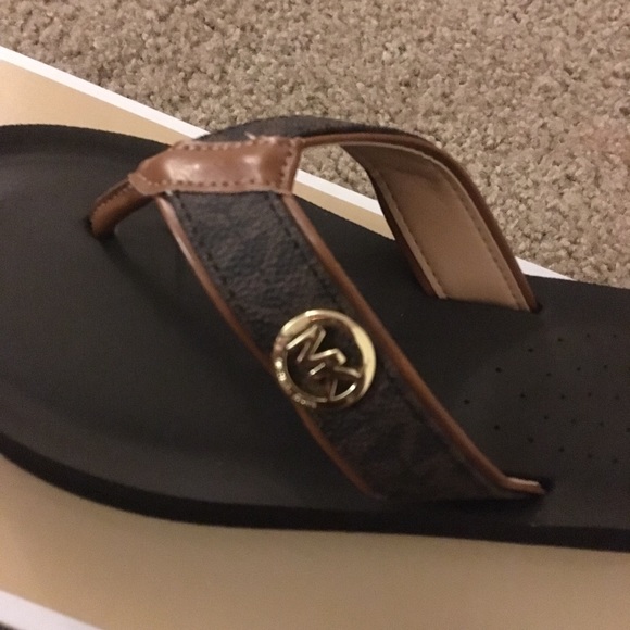 Last 1 Michael kors gage flip flops - Picture 7 of 7